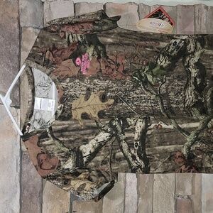 Mossy Oak size large short sleeve camouflage tee shirt New with tags